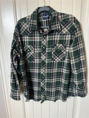 Wrangler Green and Cream Plaid Button-Down Shirt